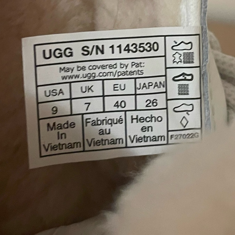 NEW UGG Adirondack III Boot - Picture 9 of 11